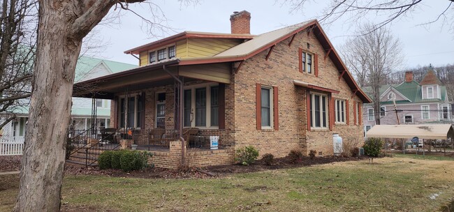 Building Photo - Anderson House