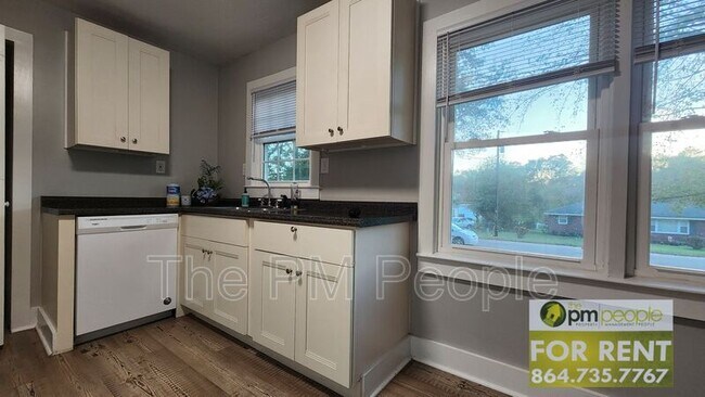 Photo - 2 Pineview Dr House