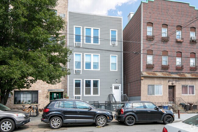 Photo - 50 Monitor St