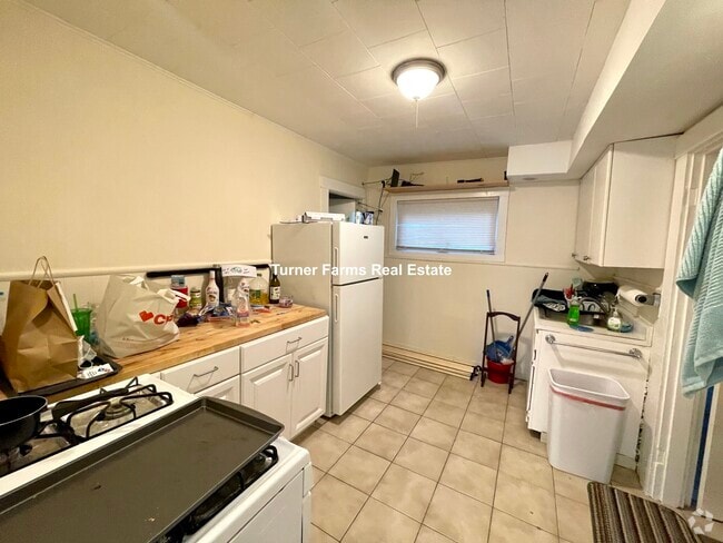 Building Photo - 19 Bay St Unit 2L Rental