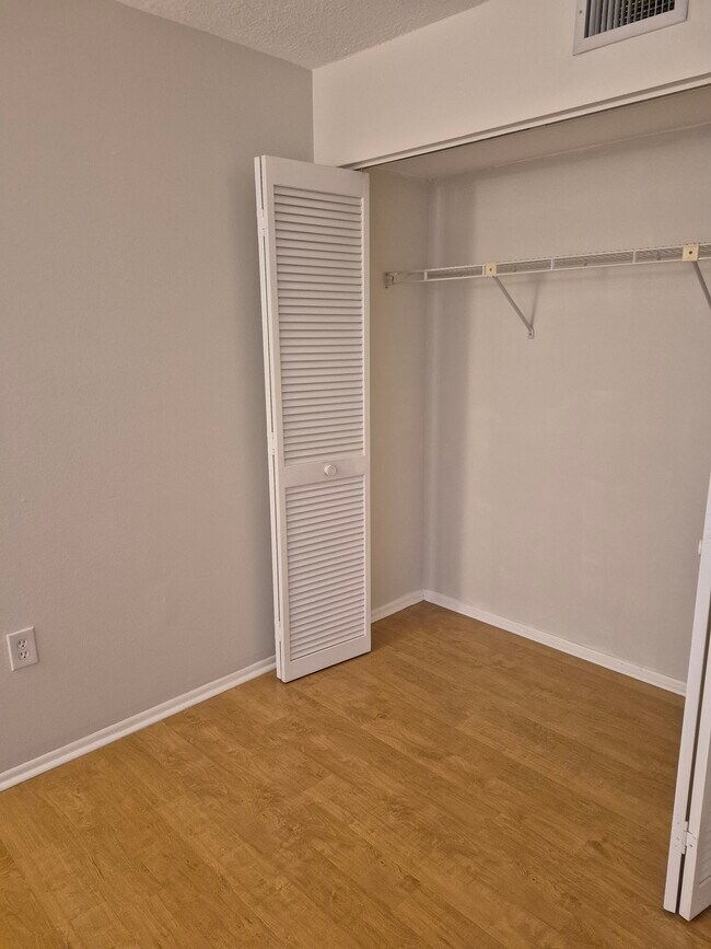 Photo - 5745 Summerside Ln Unit 16B