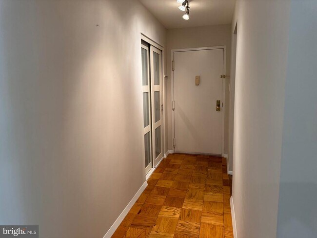 Photo - 5817 Edson Ln Unidad 101