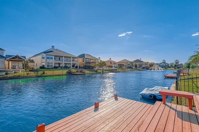 Photo - 17827 Circular Quay Ln