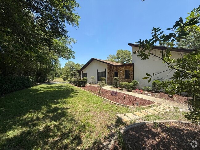 Building Photo - 9 Fairwoods Ct Rental