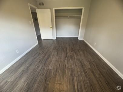 Building Photo - 137 Elm St Unit 4 Rental