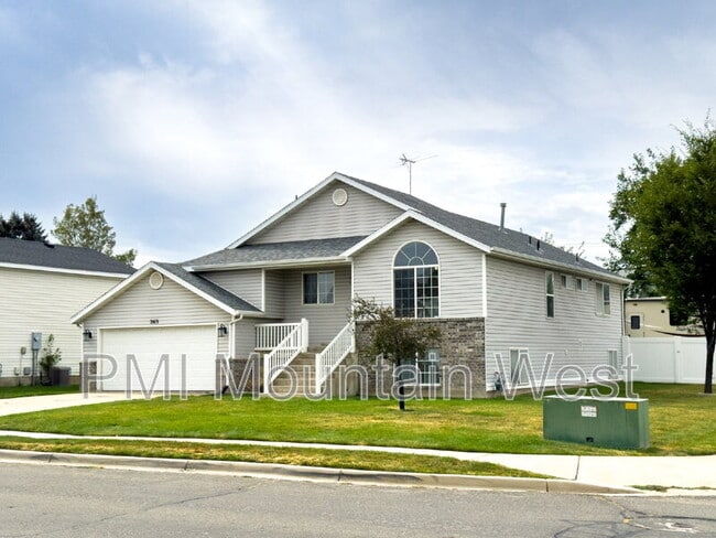 Photo - 2419 1850 N St