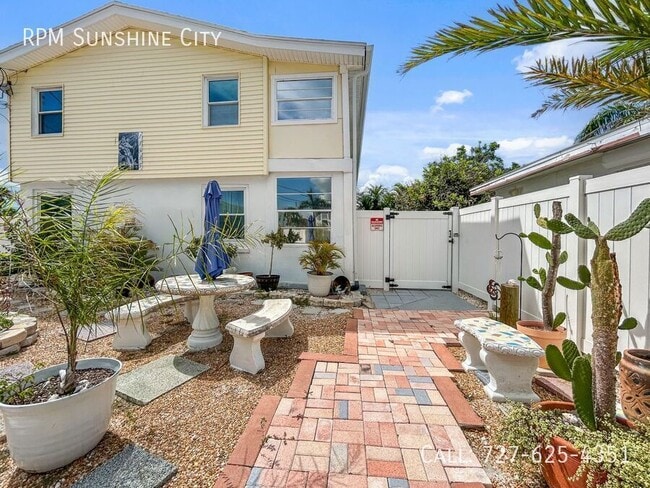 Building Photo - 13535 Boca Ciega Ave Unit 4 Rental