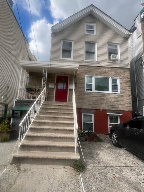 Building Photo - 321 New York Ave Unit 2