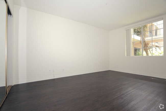 2BR, 2BA - Dorado