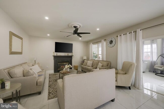 Photo - 601 Crossover Ct