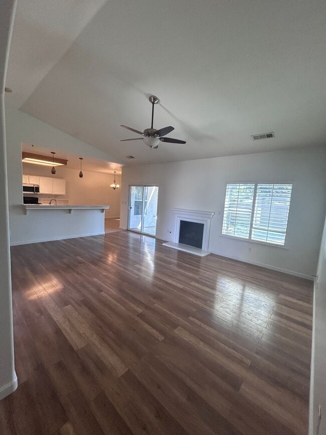 Photo - 3 bedroom 2 bath in Lemoore with SOLAR!
