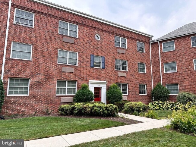 Building Photo - 1706 W Abingdon Dr Unit 101 Rental