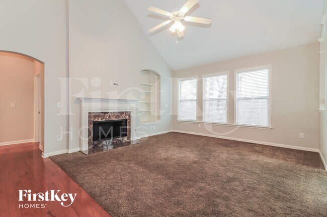 Photo - 677 Longwood Pl
