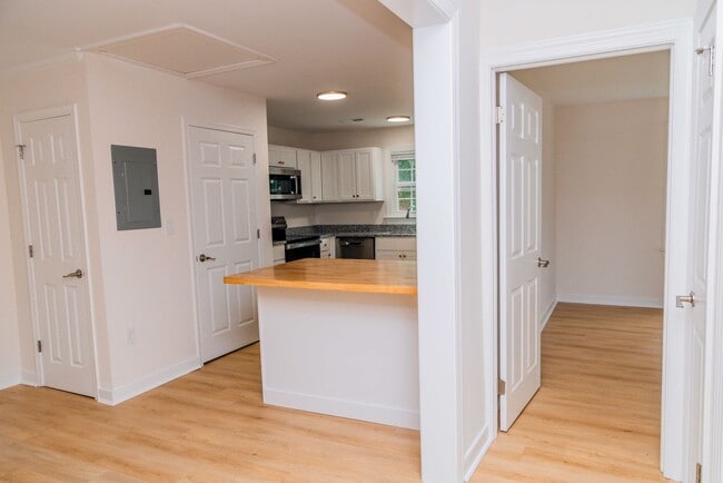 Building Photo - 103 Cresap Rd Unit Apt #B