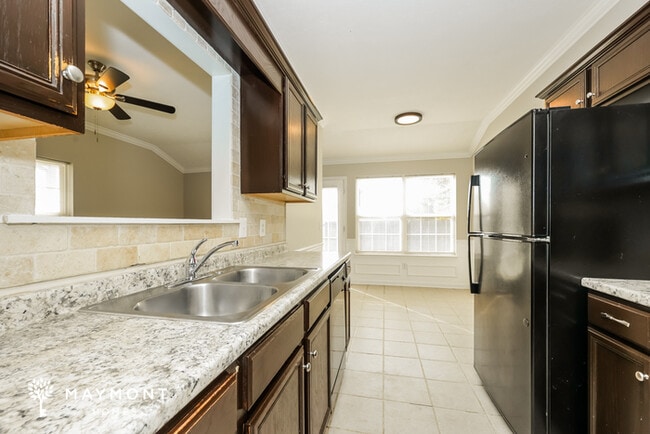 Photo - 233 Lake Forest Dr