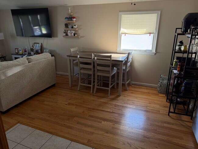 323 Sheldon Ave Unit Top floor