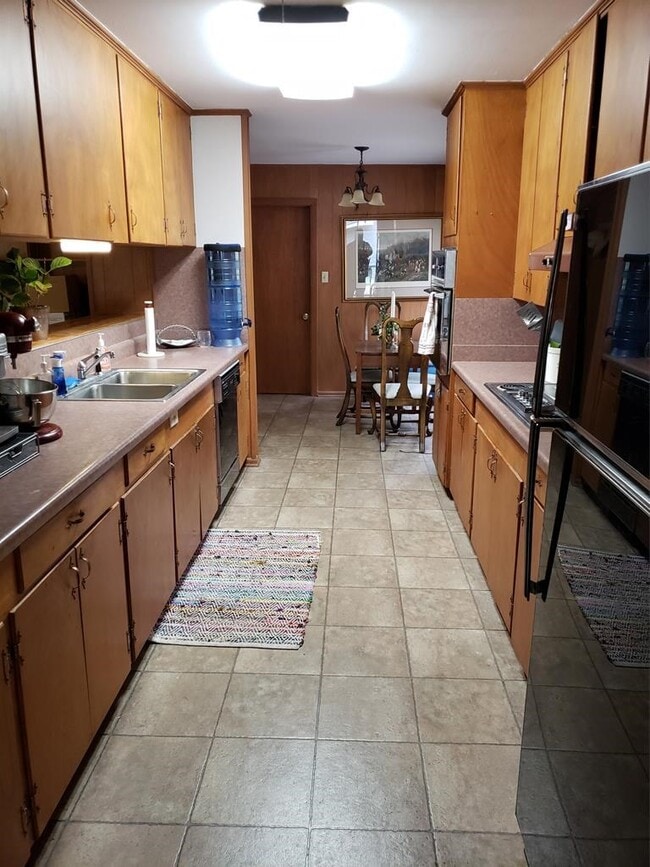 Photo - 605 Cardinal Dr