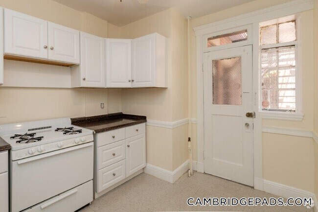 Building Photo - 19 Forest St Rental