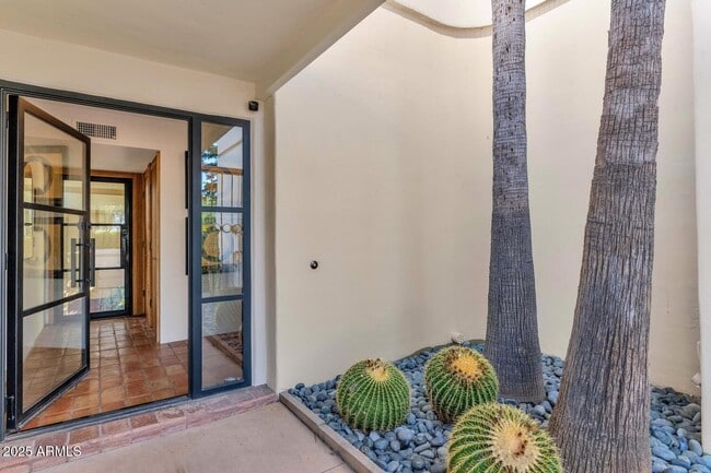 9447 E Calle De Valle Dr