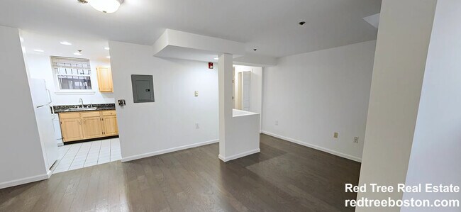 Photo - 112 Queensberry St Unit B
