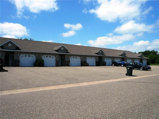 Building Photo - 1279 Pinewood Trail Unit #2