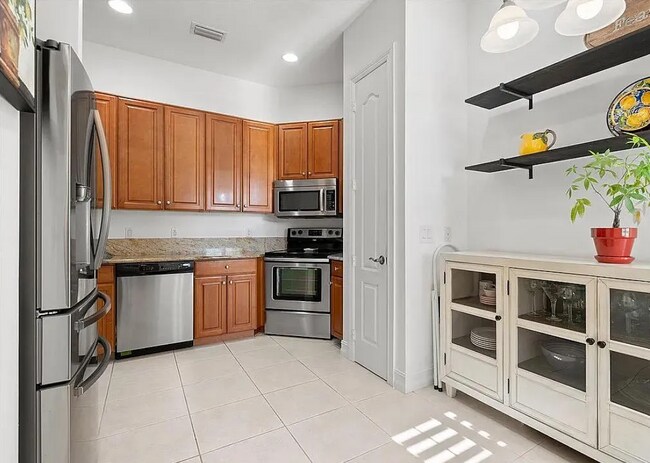 Photo - 1945 Bridgepointe Cir