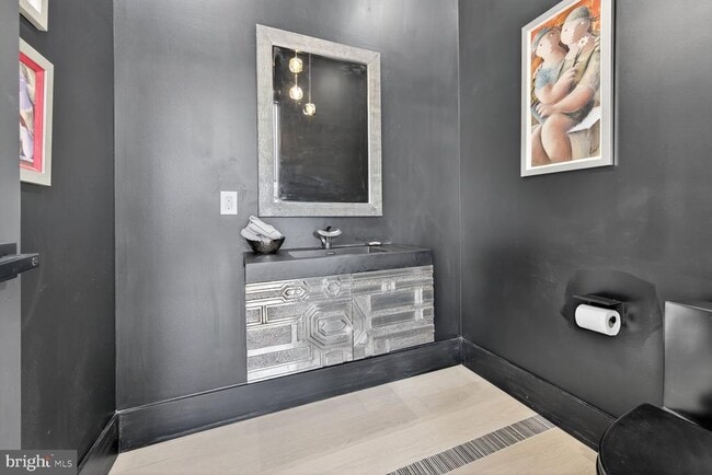 Photo - 4509 Foxhall Cres NW