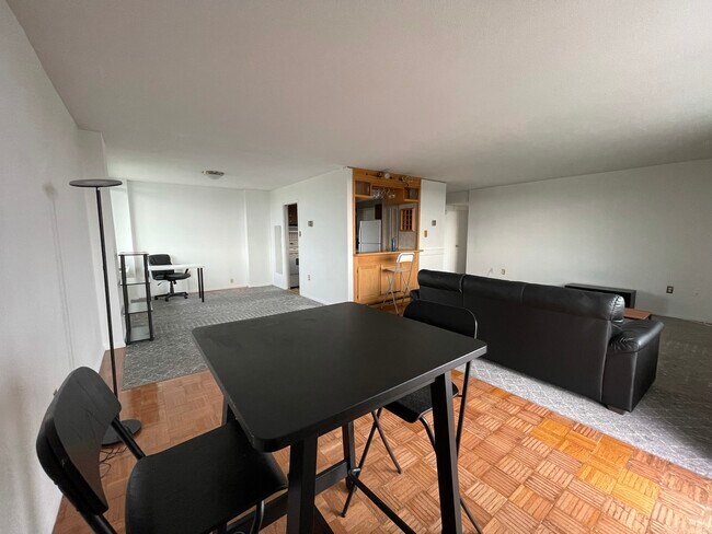 Large and Spacious living room - 1 E University Pky Unit 1410