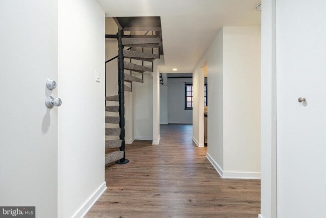 Building Photo - 303 Vine St Unit 512