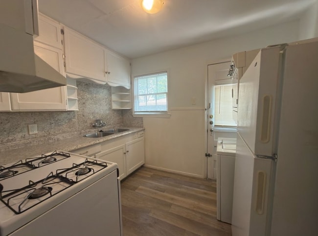 Photo - 3300 Robinson Ave Unit B