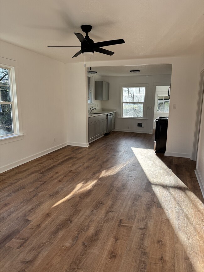 Photo - 471 Tualatin St