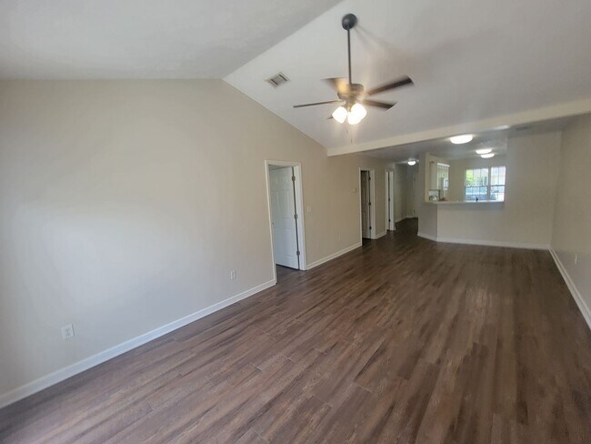 Photo - 1406 Anna Way
