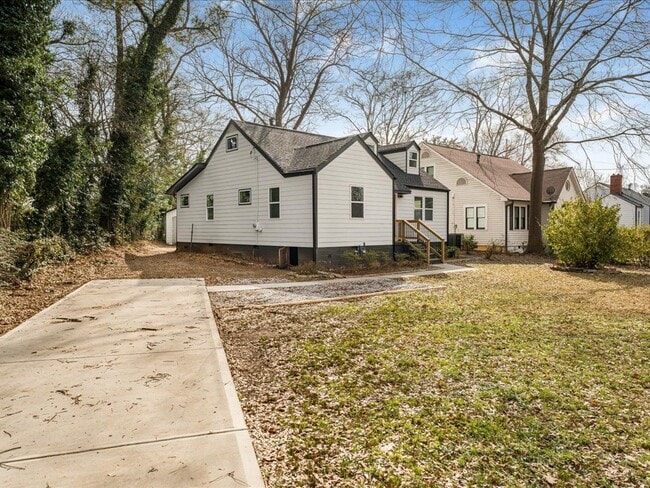 Photo - 1956 Washington Rd