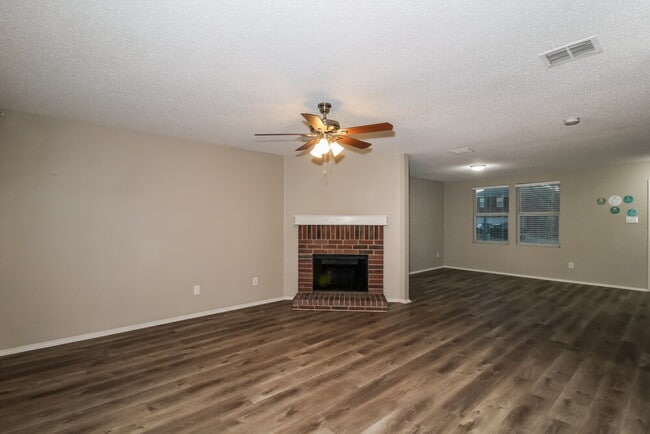 Photo - 1808 Lariat Dr