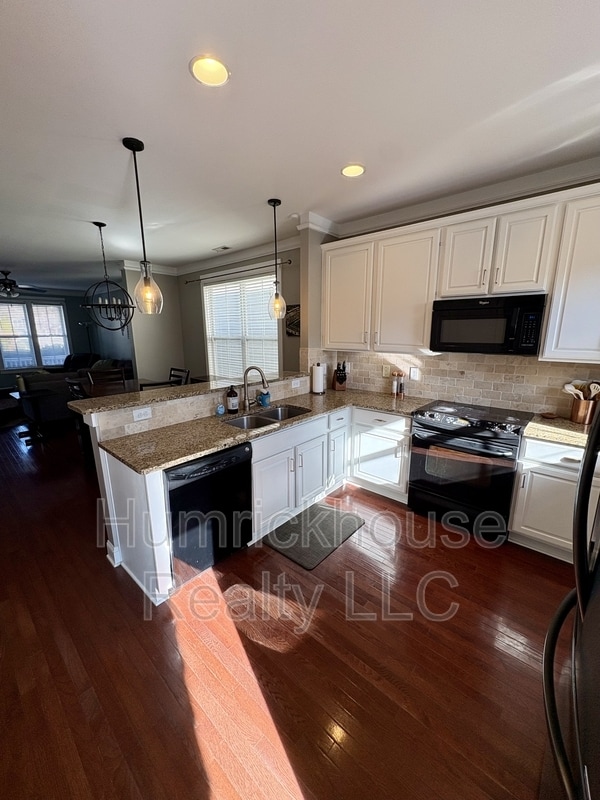 Photo - 515 Dubois Court