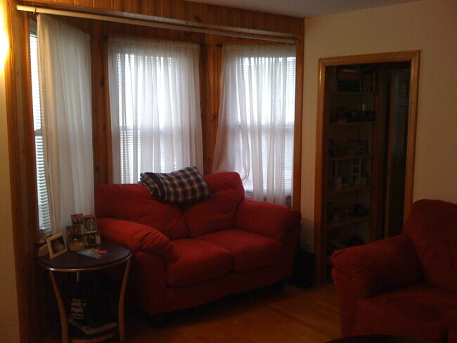 Bay Window(prior tenant) - 45 Pleasant St Unit 2nd Fl.