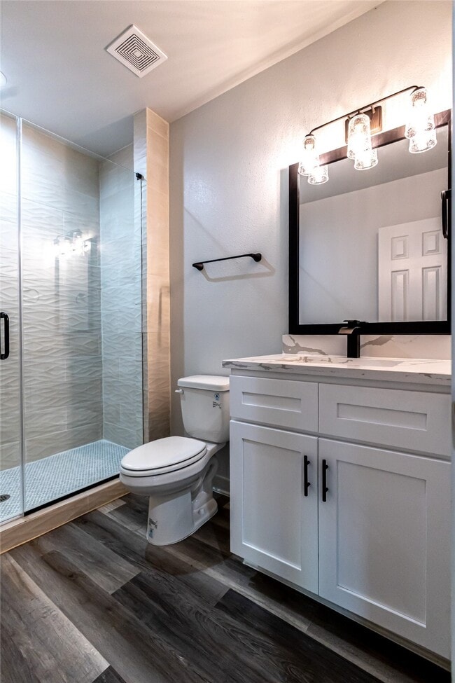 Building Photo - 102 Marsden St Unit 4