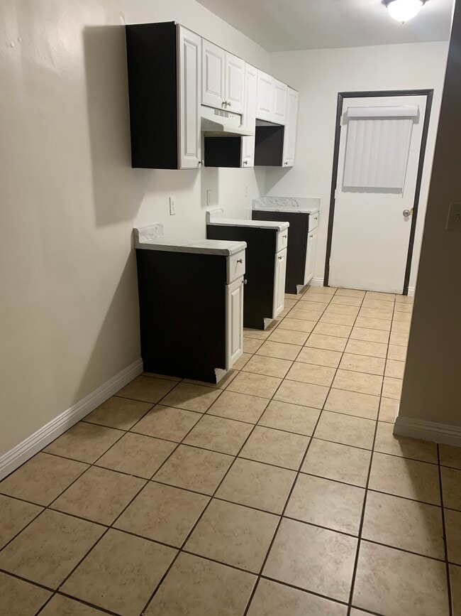 Photo - 14714 Strathern St