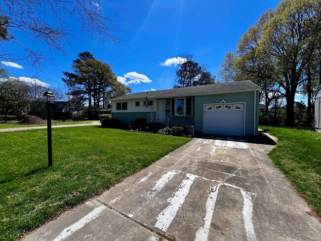 Photo - Lovingly maintained ranch-style home on 1/...