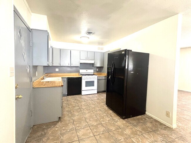 Photo - 5220 Apple Valley Ln