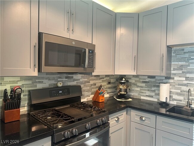 Photo - 820 Bergamont Dr