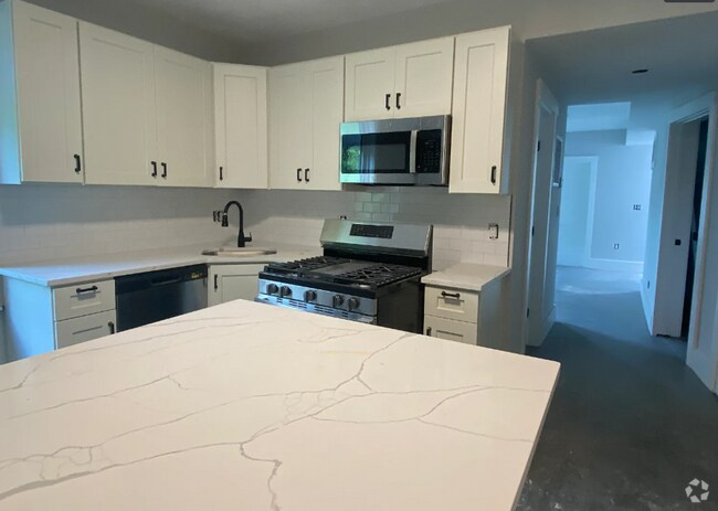 Building Photo - 2-4 Cott Unit #2 Rental