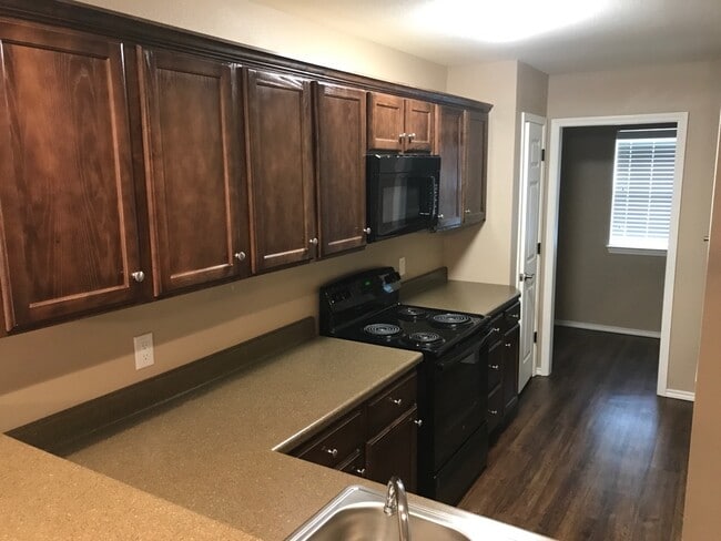 Building Photo - 4284 Castlegate Dr Unit 4284 Castlegate Dr.