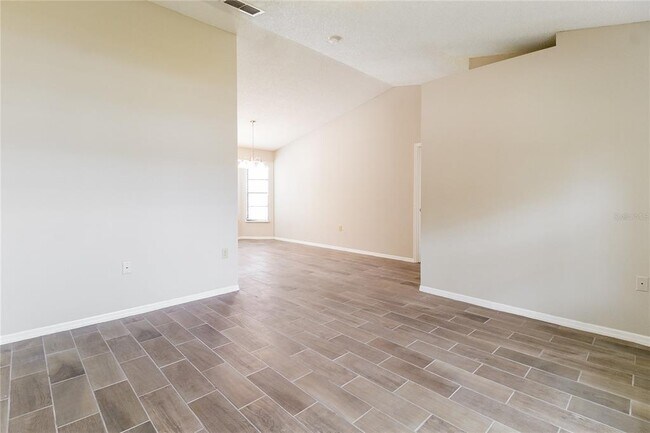 Photo - 257 Churchill Ct