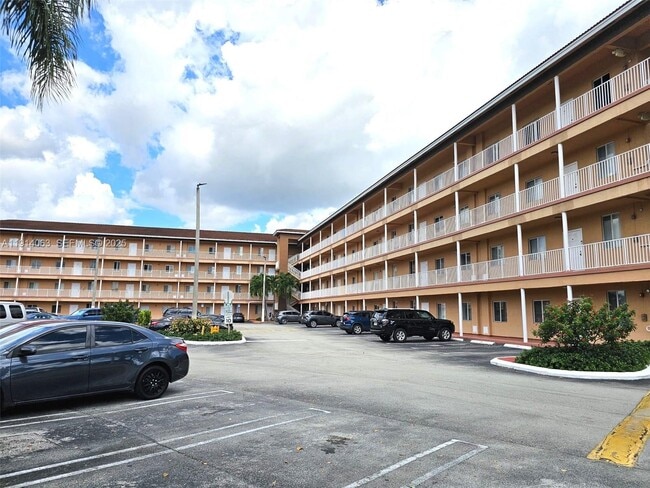 Building Photo - 17350 NW 67th Ave Unit 303