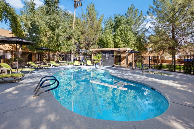 Swimming Pool - Verrano Park Rental