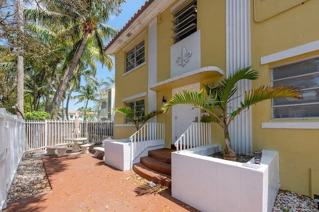 545 Michigan Ave Unit 8