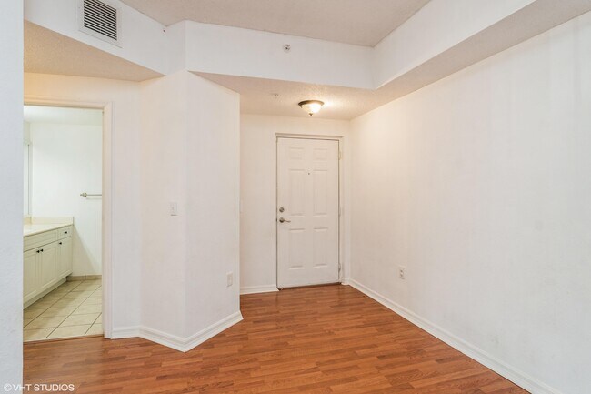 Photo - 2725 Anzio Ct Unidad 102