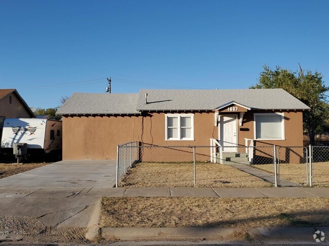 Building Photo - 1607 W Hendricks St Rental