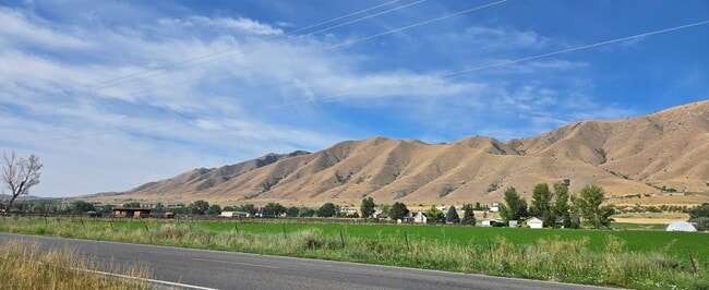Photo - Beautiful Home and Amazing Mountain Views
